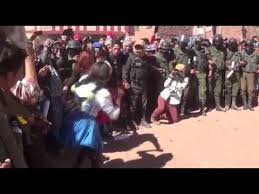Nouvelles vidéos de chien baise femme ajoutées aujourd'hui! Tinku A Macha En Bolivie Mai 2017 Bagarre Entre Femmes Youtube
