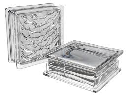 La pose de briques de verre peut être réalisée sur le carrelage de la salle de bain ainsi que dans une cloison en placo déjà existante. Briques De Verre Prix D Un Mur Au M2 Pose Et Fourniture Comprises