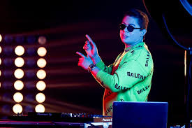 A vybbe, escritório comandado por xand avião, que gerencia a carreira do dj ivis revelou que desligou o artista de todos os compromissos após a divulgação dos vídeos que mostram o artista agredindo. Dj Ivis O Super Dj De Forro Que Esta Estourado E Mostra A Forca Do Nordeste Kondzilla Com