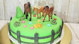 Den ponykopf mit der ganache einstreichen. Pferde Torte Schokotorte Youtube