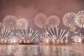 Закоренелые скептики и неисправимые оптимисты, транжиры и заядлые экономы, взрослые и дети, экстраверты и интроверты, блондины и брюнеты и т.д. Zapret Na Fejerverki Uluchshil Kachestvo Vozduha V Kitajskih Gorodah