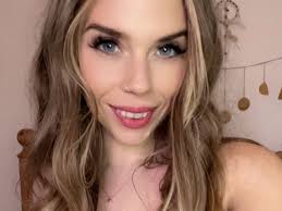 Curlylola (28 YO woman) XXX hot live cam sex show - Chat and webcam sex  with Curlylola