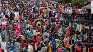 Festival season, amidst smog & corona on the roads with 6725 #coronavirus cases yesterday, & #smog on the roads today at 1 pm. As India Prepares To Celebrate Diwali Experts Warn That Coronavirus Cases Could Rise Cnn