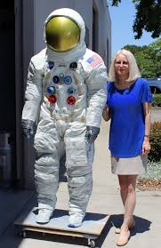 Why are the pictures of neil armstrong's foot prints on the moon different to the soles on the boots in the museum? Neil Armstrong Apollo 11 Spacesuit Replicas 15 Life Size Statues Paula Slater M A