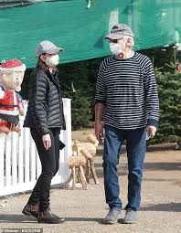 But it was an interesting road that led ford to stardom and ultimately to meeting his wife of 10 years, actress calista flockhart. Harrison Ford And Calista Flockhart Look Happy As They Go Christmas Tree Hunting In Los Angeles Fr24 News English