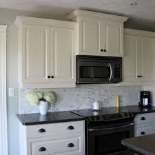 38 Choosing Kitchen Backsplash With White Cabinets Dark Counter Backsplash For White Cabinets White Cabinets Black Countertops Kitchen Cabinets And Backsplash