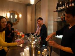 Funny waiters, tasty.and well presented cocktails. Bars Romantiques A Paris Pour La Saint Valentin L Apero Du Jeudi
