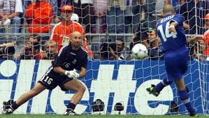 Brankár futbalisti pouličné štýly gucci google šport taliansko. Italia Riecco Il Tabu Rigori Da Baggio A Pelle La Gazzetta Dello Sport