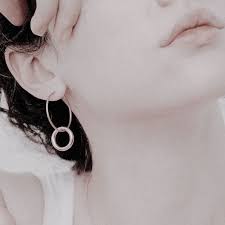 Herminia Was Under Some Kind Of Spell Her Brown Eyes Were A Glazed Blue Her Skin Was Pale As Ice She Didn T Mean To Ki Aesthetic Smokey Eye Makeup Pale Skin