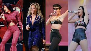 Selena day is held on the late singer's birthday on april 16. 12 Times Celebs Borrowed Selena Quintanilla S Look Entertainment Tonight