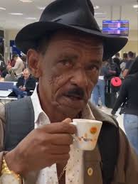 Ajudinha no café do aeroporto