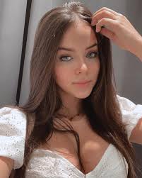 Sabrina Salvatierra late-night sext