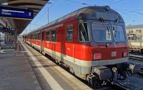 1 x cab car bnrdzf 477. Eine Nurnberger N Wagen Garnitur Bestehend Aus Dem Steuerwagen 82 34 302 3 Bnrdzf 477 2 Einem 2 Klasse Wagen 22 34 342 2 Bnrz 436 4 Und Der E Lok Deutschland Bahnen Startbilder De