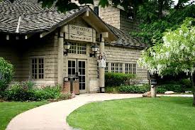 Feb 06, 2019 · characterized by dozens of canyons within the park ground, starved rock state park attracts over 2 million visitors annually which is a testimony to its popularity and for a complete experience of the place, stay at the logged wooden cabins is a must. Starved Rock Lodge Illinois River Road