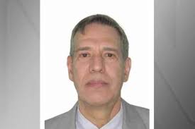 Chá das cinco, tweed e treino para perder sotaque: quem é o juiz que  inventou ser nobre britânico