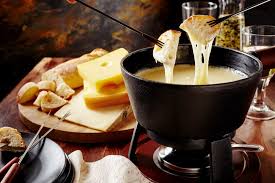 Ideas And Tips For An Old School Fondue Party Http Www Forkly Com Food 10 Ideas And Tips For An Old School Fon Cheese Fondue Fondue Party Fondue Restaurant