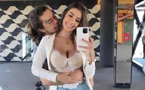 Em seu perfil no instagram, hadga foi questionada sobre como o casal estava após perderem o filho joão miguel, que nasceu prematuro no fim de maio deste ano e morreu poucas horas depois. Chega Ao Fim O Relacionamento De Whindersson Nunes E Maria Lina