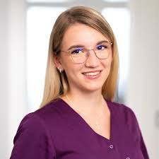 Emilie Penner's Instagram, Twitter & Facebook