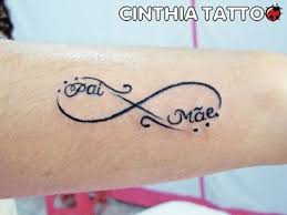 Inspiracoes Lindas De Tatuagens Delicadas Para Homenagear Pais E Filhos Tatuagem Na Mao Tatuagem Tatuagens