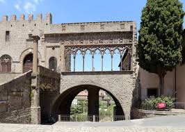 A viterbo, città di cui è la sola patrona (precedente a santa rosa il patrono di viterbo, almeno fino al xv secolo, come si evince dai testi di frate annio da viterbo, era san lorenzo martire, cui è dedicata la chiesa cattedrale. Datei Viterbo Palazzo E Loggia Dei Papi 02 Jpg Wikipedia