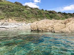 The north side of maenporth beach has a nice reef system. Kayaking Around Swanpool Maenporth The Cornish Life Cornwall Lifestyle Blog