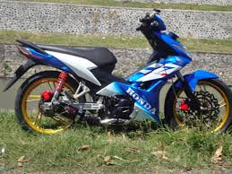 Tetapi, bukan itu saja kelebihan honda scoopy, karena masih ada beragam fitur canggih yang terdapat pada honda untuk menyempurnakan motor matic bermesin 110cc tersebut. Gambar Motor Klx Warna Hijau