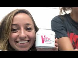 BAiLEY COLORS HER HAiR PiNK❤️