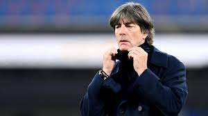 Löw, born in 1960, played attacking midfield for bundesliga sides stuttgart and freiburg in the 1980s. Joachim Low Bleibt Bundestrainer Zdfheute