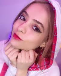 Jessica Varela's Instagram, Twitter & Facebook