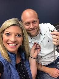 Lindsey Hattaway (@thelindsbeth)