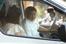 Các luật sư cho rằng, việc ông đoàn ngọc hải tặng lại huân chương lao động hạng ba mà mình được trao tặng năm 2014 cho người khác là không vi phạm pháp luật. Ong Ä'oan Ngá»c Háº£i Toi Va Viá»‡t HÆ°Æ¡ng NghÄ© Xe Cá»©u ThÆ°Æ¡ng Nháº­p á»Ÿ Má»¹ Vá» Chá»‰ 1 7 Tá»· Thoi Ai Ngá» HÆ¡n 3 Tá»·