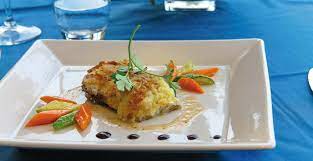 E' il più pregiato tra la categoria pesce azzurro, dalle carni molto saporite e dal colore rosato simili al tonno, ricche di. Ischia It Filetto Di Ricciola In Crosta Di Patate Croccanti E Contorno Di Verdurine