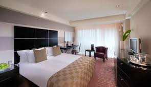 Yes, it offers wheelchair access, reduced mobility rooms, and facilities for disabled guests. Hotel Park Plaza London Riverbank London Bei Hrs Gunstig Buchen