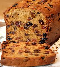 Cake Aux Raisins Et Aux Fruits Confits La Recette Facile Culture Crunch Cake Sucre Facile Recette Cake Sucre Cake Aux Raisins