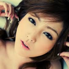 Lili Chan (@ChanLuv69)