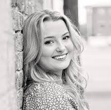 Brynn Cox's Instagram, Twitter & Facebook