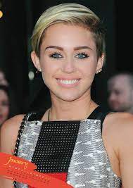 Here's why she skipped the 2021 ceremony. Miley Cyrus Wandkalender Bei Europosters