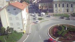 10, la 600 de metri de singurul lac helioterm din europa, căruia îi poartă numele. Camere Live Sovata Lacul Ursu Webcam Sovata Lacul Ursu