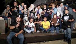 Idris khan, intan najuwa, atikah suhaime, luqman hafidz, aman graseka, zuhairi ibrahim, noniswara baharudin. Banyak Aksi Spontan