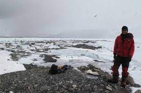 They move significantly faster than the surrounding ice ridges, and therefore discharge significantly more ice. Dr Joseph Graly Cold And Palaeo Environment Group Cape