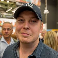 File:Fredrik Backman, Bokmässan 2013 2 (crop).jpg