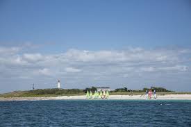 L Ecole De Voile Des Glenans Sur L Ile De Penfret En Bretagne Ile Francaise Archipel Endroit Paradisiaque