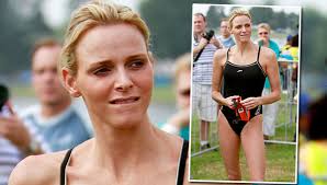 Während ihrer erfolgreichen karriere als schwimmerin lernte sie im jahr 2000 den damaligen erbprinzen albert von monaco kennen. Charlene Wittstock Monacos Schonster Goldfisch Bunte De