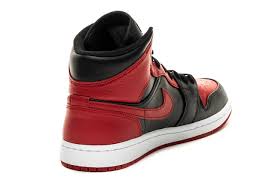 The air jordan i was the first shoe to be worn in the nba with multiple colors. Air Jordan 1 Mid Banned Official Release Date Hypebeast