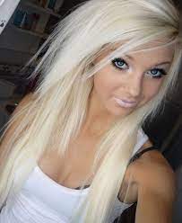 When eilish first landed on the scene with single ocean eyes, she was seen sporting bright silver locks. Bleach Blonde Scene Hair Blonde Hair Colors Blonde Scene Hair Bleach Blonde Hair Scene Hair