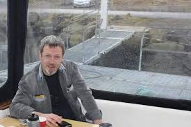 Minningarorð um Charles Jakobsen Síðsta blaðið í lívsbókini hjá ...