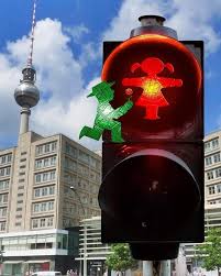 Another One To Celebrate All The Wonderful Women Around The World 3 Littlegreenman Ampelmannworld Followampelmann Am Bilder Strassenkunst
