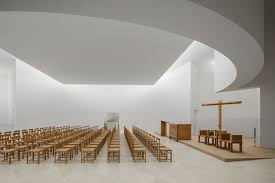 Alvaro Siza Designs A White Concrete Modernist Church Ignant Modern Architecture Design Alvaro Siza Church Architecture