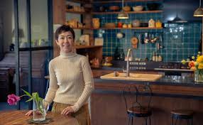 ラジオパーソナリティのクリス智子さんに 暮らしのことを尋ねました 豊かに暮らすひと 2021 暮らし 家 リノベーション