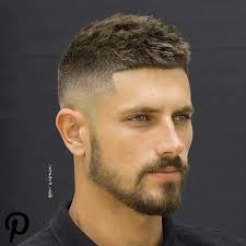 Cheveux Courts Peau Haute Decoloration Coupe De Cheveux Cheveux Coupe De Cheveux Peau Coiffure Homme Style Coiffure Homme Coupe De Cheveux Homme Courte